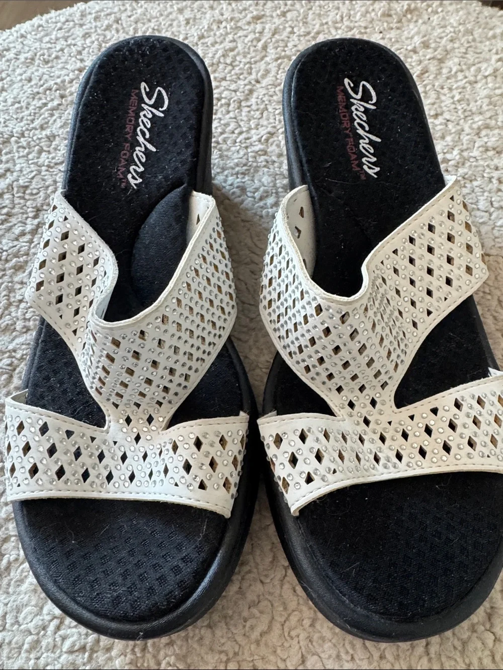 NEW Skechers White Laser-Cut Wedge Slide Sandals with Memory Foam Sole - Picture 4 of 6